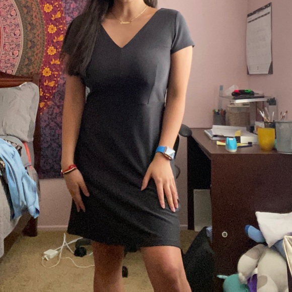 Simple Dress! - Picture 4 of 7